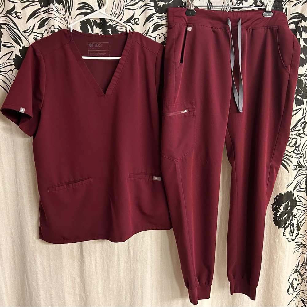 Figs scrub set - Burgandy Zamora Joggers and Casma Three Pocket Top - Large Tall
